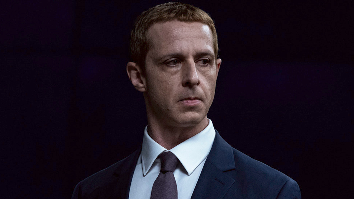 Jeremy Strong Becomes Mark Zuckerberg On Set Of The Social Reckoning
