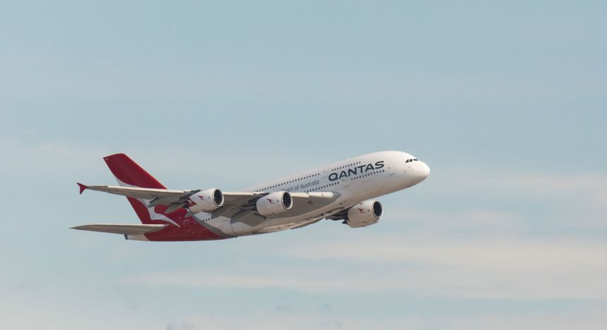 Mechanic Forgets Work Light On Qantas Jet Because Who Needs Checks