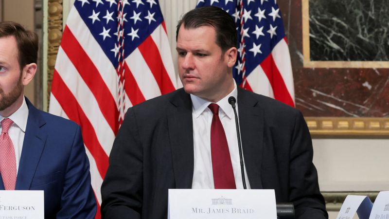 Trump Advisor Bails Before Midterm Elections Get Ugly