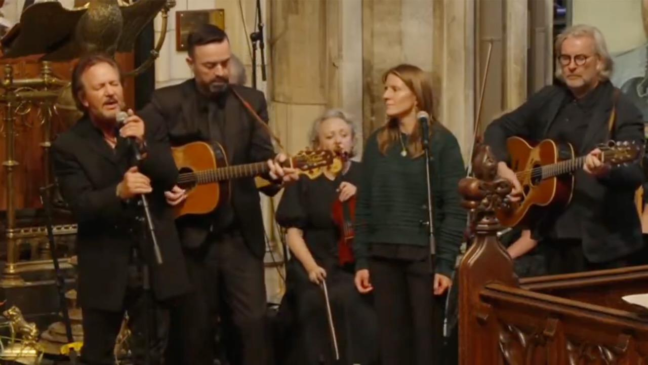 Vedder and Irglová Unite at Hansard's Service
