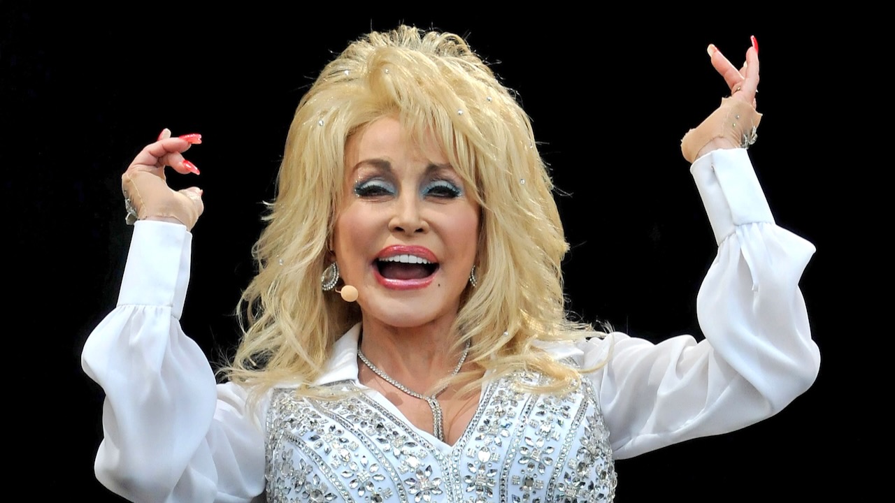Dolly Parton Breaks Records As Worlds Most Streamed Artist