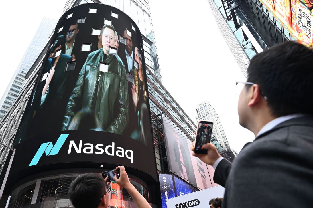 Elon Musk's Irreplaceability Somehow Not a Red Flag for Investors Yet