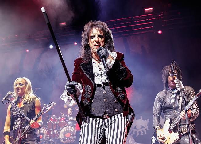 Alice Cooper somehow still alive to plug book in NYC next year
