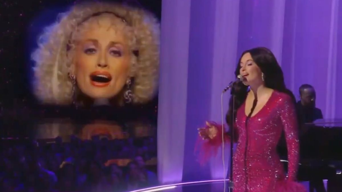 Kacey Musgraves Pays Tribute to Dolly Parton at VMAs