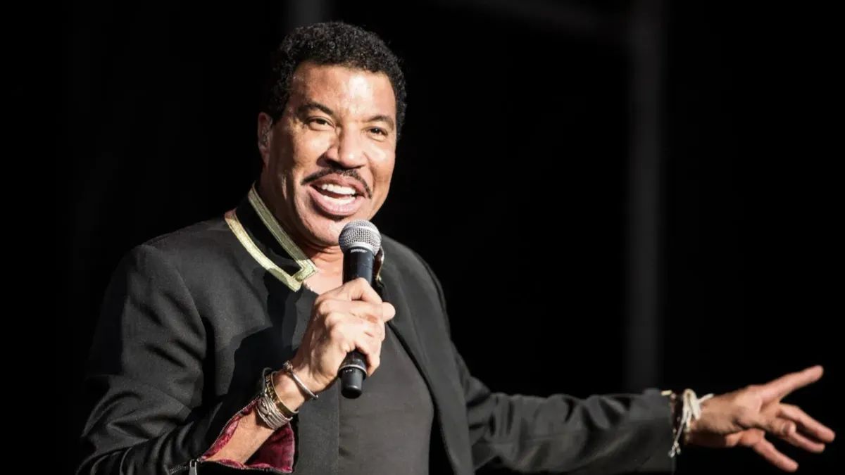 Lionel Richie Cancels Shows After Heart Procedures