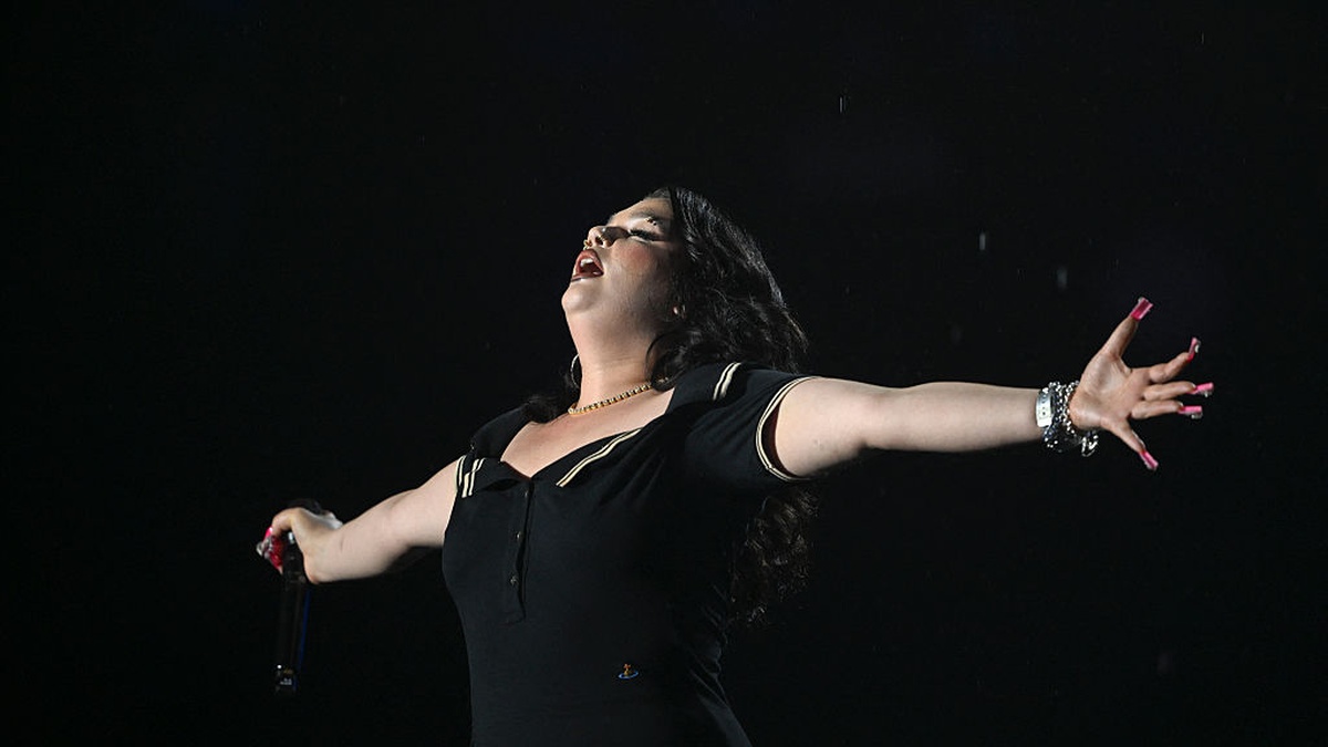 Lola Young Gets Emotional at Rock in Rio Brazil Show