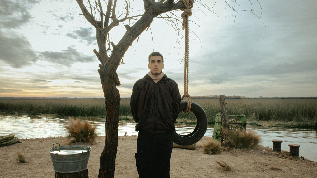 Milo J Drops Live Album with Mon Laferte and Trueno
