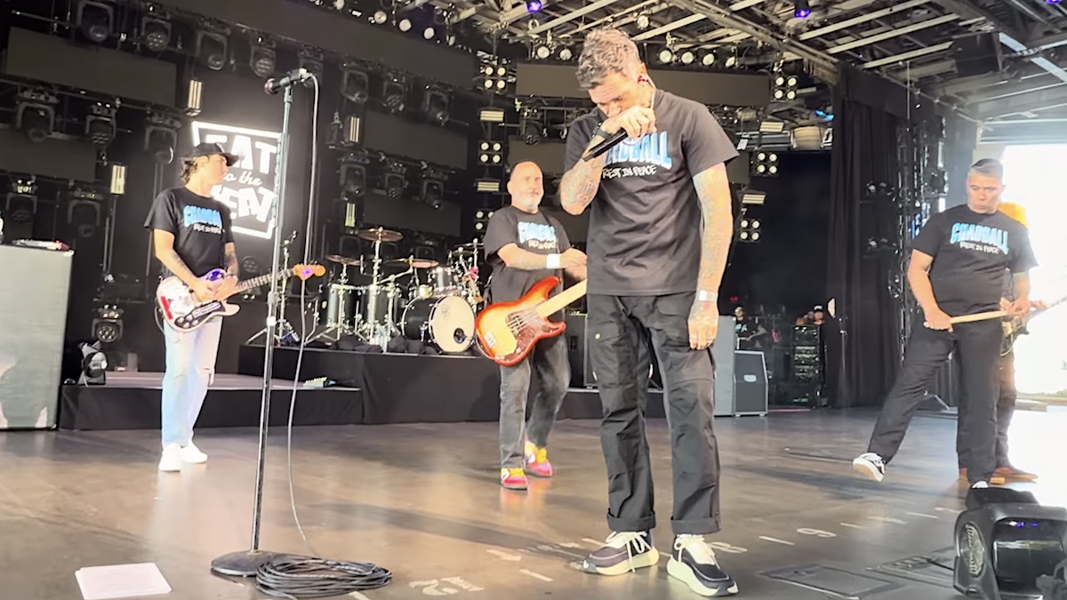 New Found Glory Pays Tribute To Late Guitarist Chad Gilbert Live