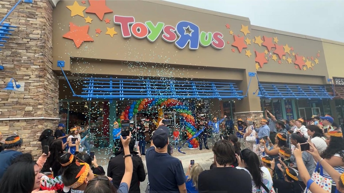 Toys R Us Relaunches With Hundreds Of New Stores