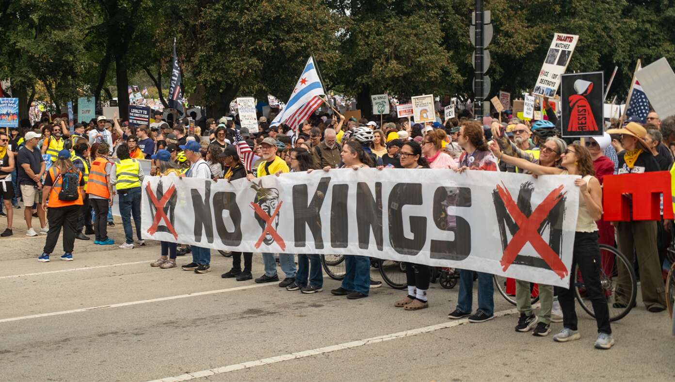 900 Injured At Peaceful Chicago 'No Kings' Rally