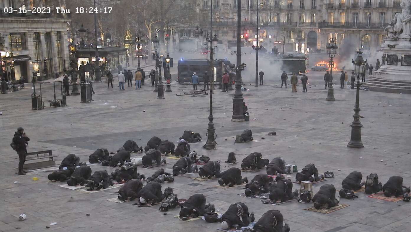 Protest Leaders Remind Rioters To Take Breaks To Pray Toward Mecca