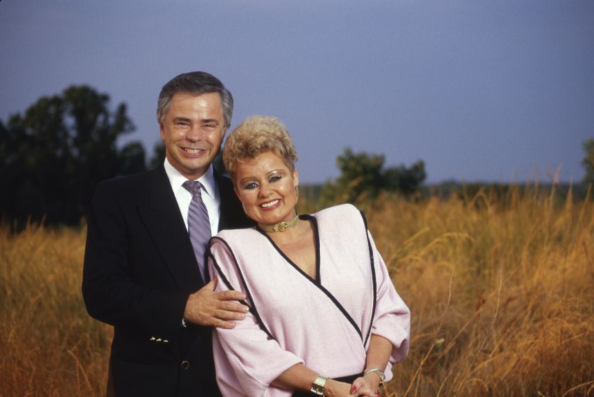 Jim Bakker's wild ride finally ends at 86
