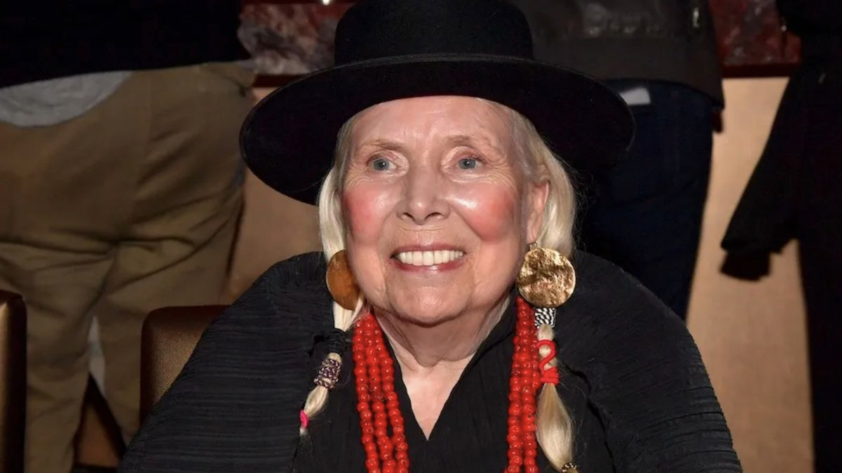 Joni Mitchell Becomes US Citizen After 62 Year Journey