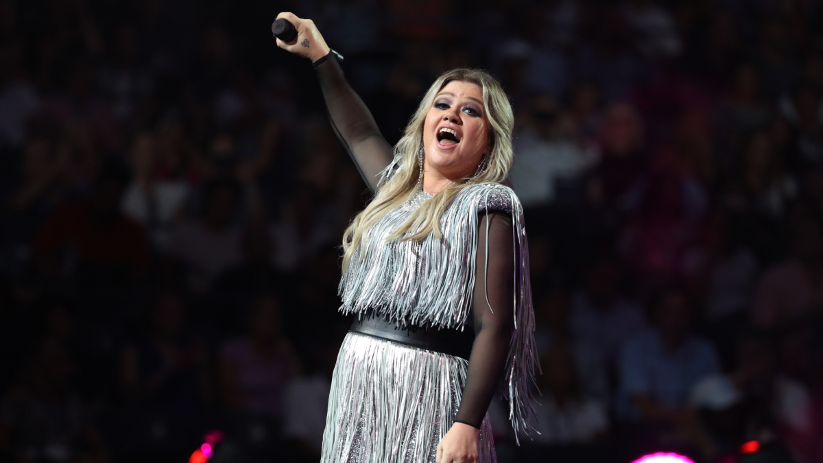 Kelly Clarkson Backs AI But Wants Separate Artist Charts