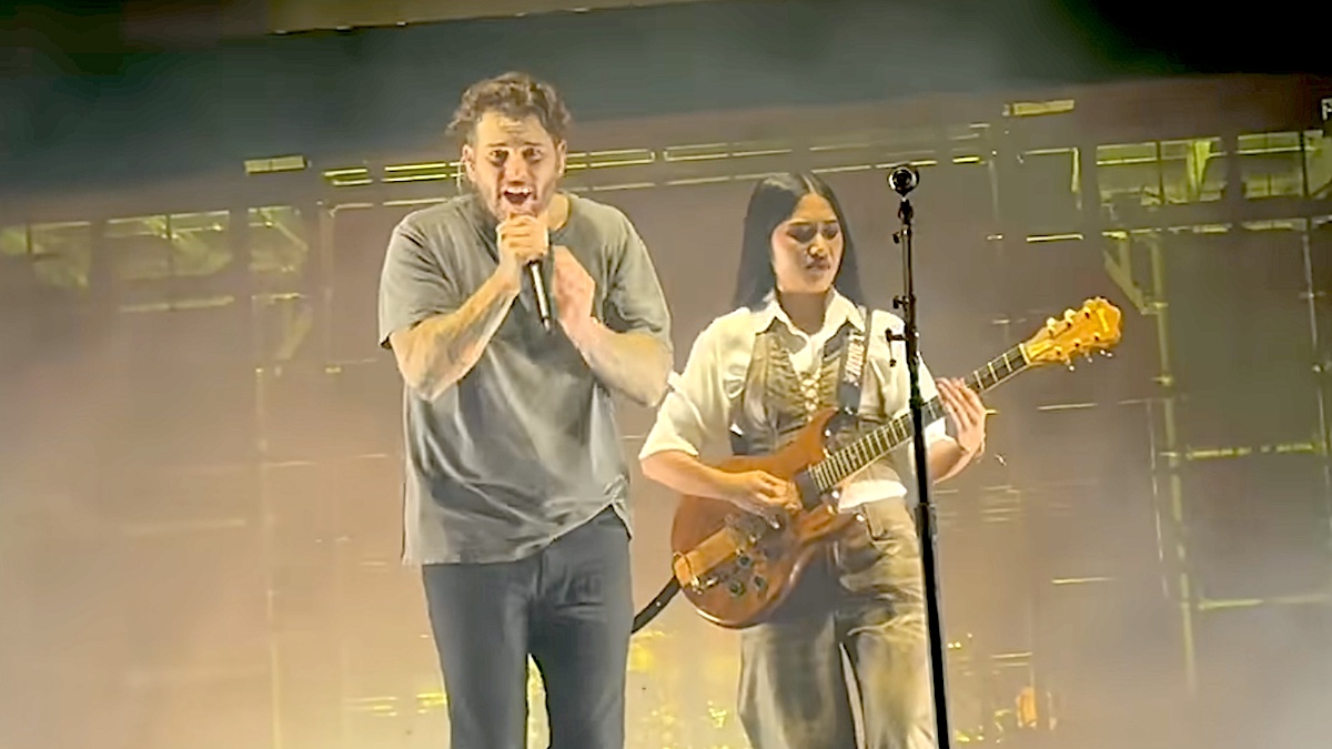 Nene Royal Performs with Avenged Sevenfold Onstage