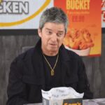 Noel Gallagher Makes Surprise Appearance On Chicken Shop Date